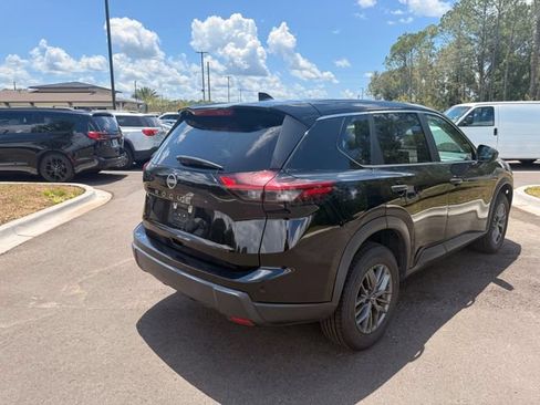 Used 2024 Nissan Rogue S FWD image 18
