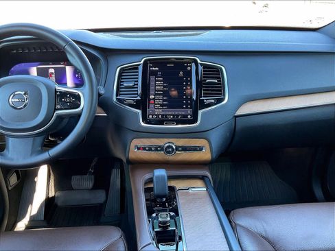 Used 2023 Volvo XC90 T8 Plus image 9