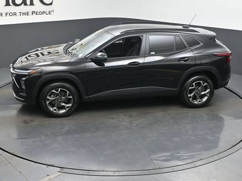 Used 2024 Chevrolet Trax LT w/ Driver Confidence Package FWD image 59