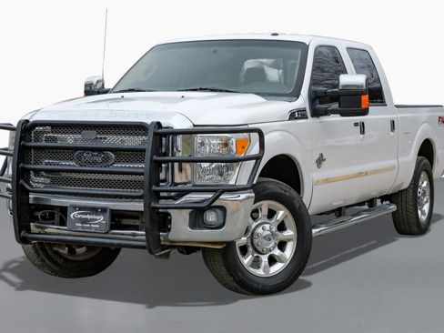 Used 2016 Ford F250 Lariat w/ Lariat Interior Package image 3