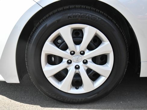 Used 2025 Toyota Corolla LE FWD image 12
