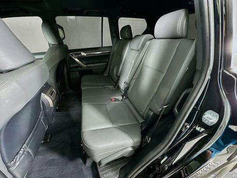 Used 2020 Lexus GX 460 Premium w/ Premium Package image 23