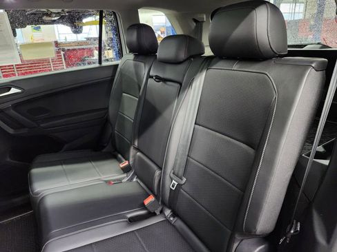Used 2019 Volkswagen Tiguan SE w/ Panoramic Sunroof Package AWD/4WD image 11