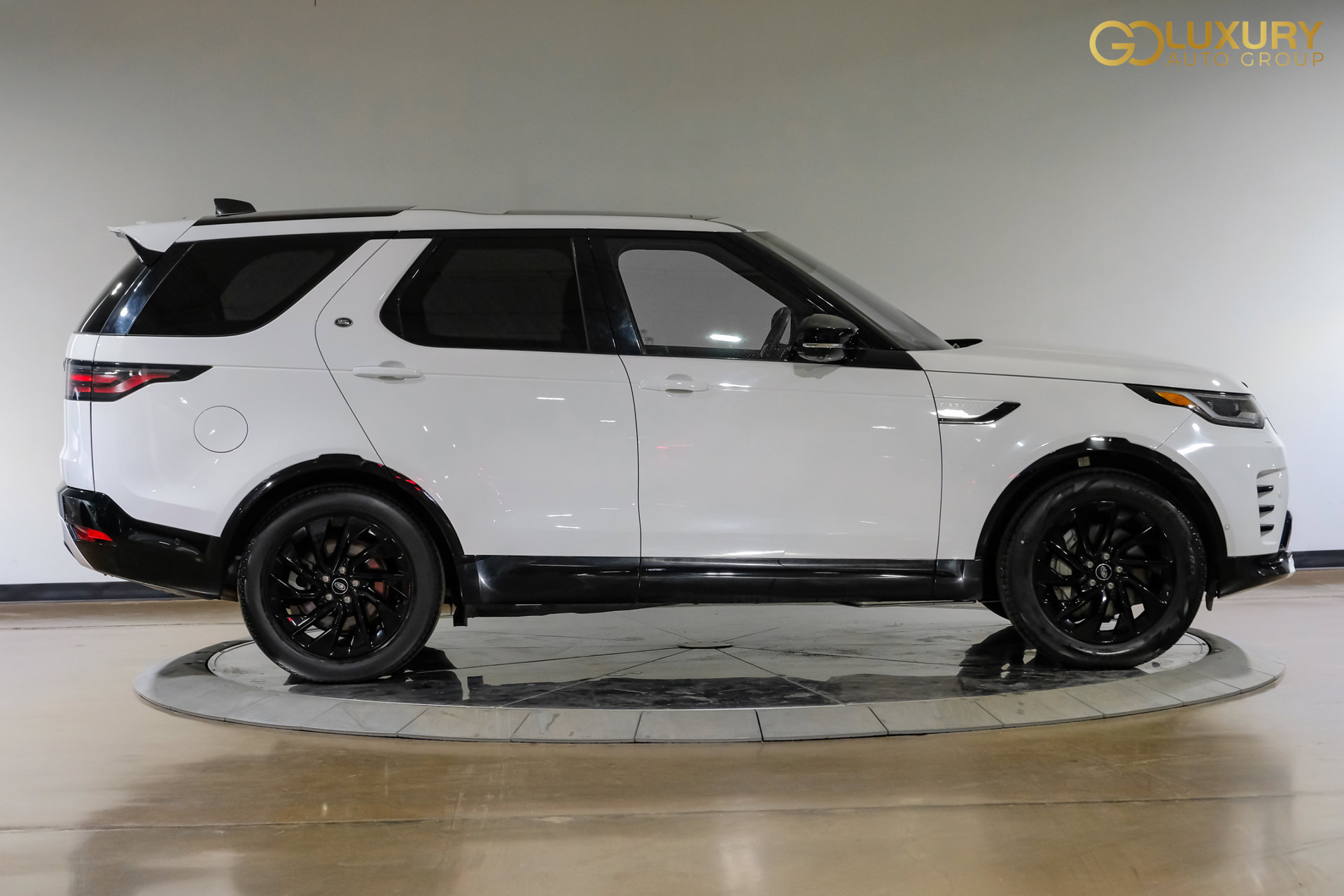 Used 2023 Land Rover Discovery S R-Dynamic AWD/4WD image 9