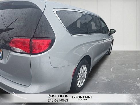 Used 2023 Chrysler Voyager LX image 10
