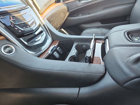 Used 2016 Cadillac Escalade Luxury image 20