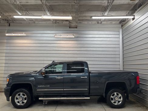 Used 2018 GMC Sierra 3500 Denali w/ Duramax Plus Package AWD/4WD image 10