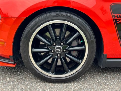 Used 2012 Ford Mustang Boss 302 w/ Boss 302 Accessory Pkg RWD image 32