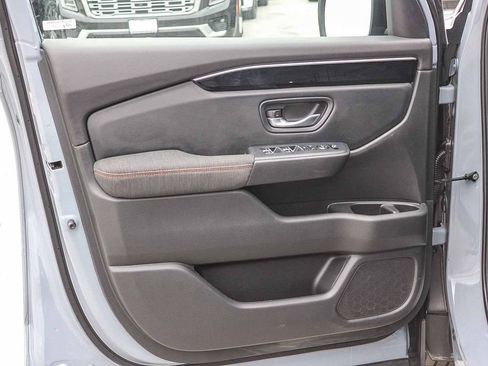 Used 2025 Honda Pilot Sport image 23