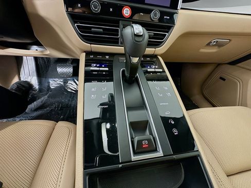 Certified 2026 Porsche Macan image 19