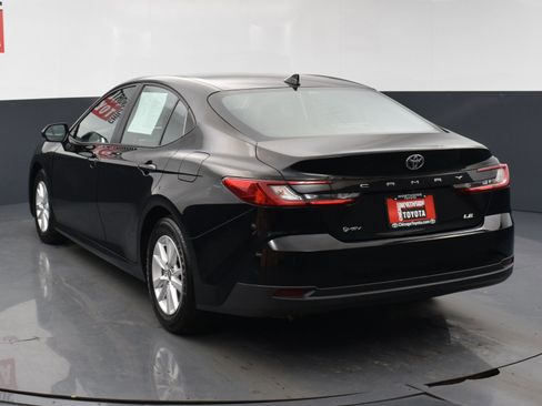 Used 2025 Toyota Camry LE FWD image 3