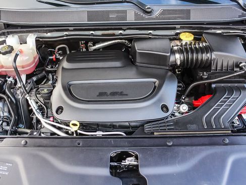 Used 2023 Chrysler Pacifica Limited image 32