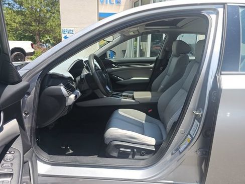 Used 2019 Honda Accord EX image 9