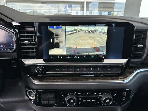 Used 2022 Chevrolet Silverado 1500 LT Trail Boss w/ LT Trail Boss Premium Package AWD/4WD image 15