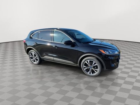 Used 2022 Ford Escape SE w/ SE Sport Appearance Package image 2