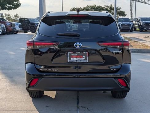 Used 2024 Toyota Highlander XLE AWD/4WD image 6