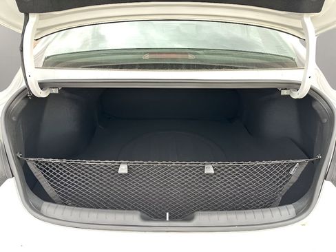 Used 2025 Hyundai Elantra Blue image 8