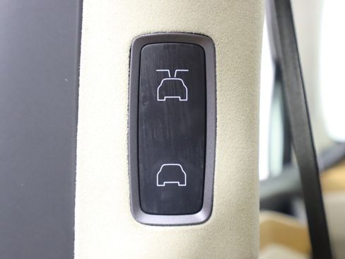 Used 2018 Tesla Model X 75D image 30