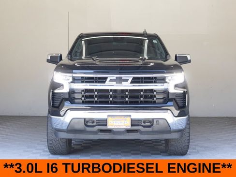 Used 2022 Chevrolet Silverado 1500 LT w/ Z71 Off-Road Package AWD/4WD image 4