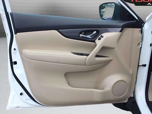 Used 2020 Nissan Rogue SV image 10