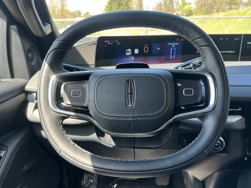 New 2026 Lincoln Navigator L Reserve AWD/4WD image 8