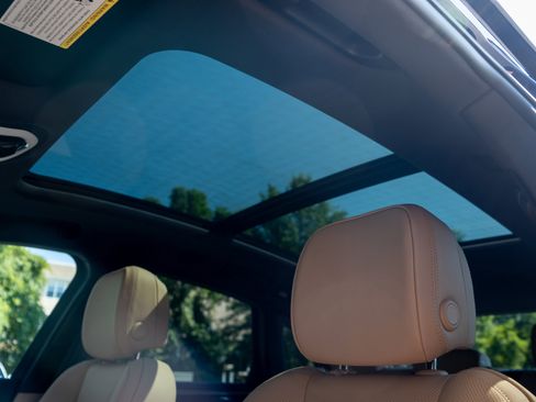 Certified 2026 Porsche Macan image 17