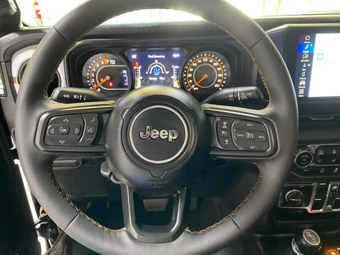 Used 2024 Jeep Gladiator Sport AWD/4WD image 29