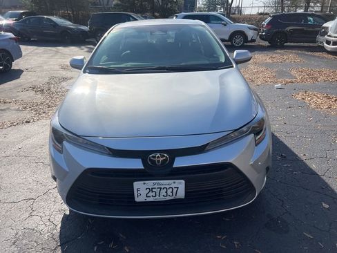 Used 2024 Toyota Corolla LE image 2