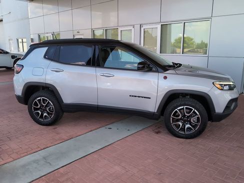 Used 2025 Jeep Compass Trailhawk w/ Trailhawk Elite Group image 7
