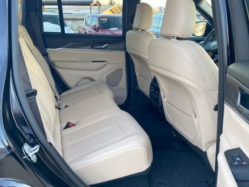 Used 2025 Jeep Grand Cherokee Limited image 10