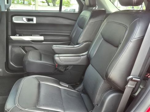 Used 2021 Ford Explorer Limited w/ Equipment Group 301A AWD/4WD image 19
