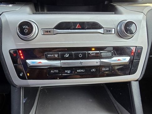 Used 2022 Ford Explorer XLT w/ Equipment Group 202A image 20