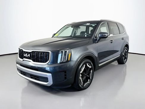 Used 2023 Kia Telluride EX w/ EX Captain's Chair Package FWD image 2