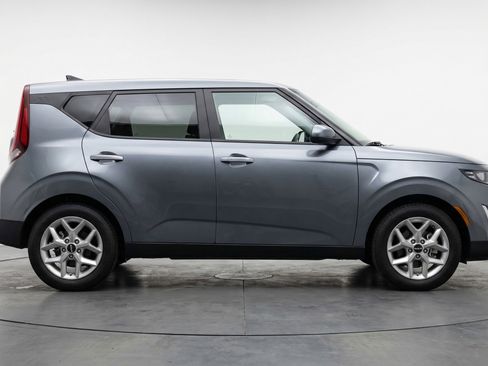 Used 2025 Kia Soul LX w/ LX Technology Package FWD image 11