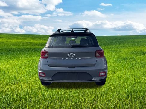 Used 2022 Hyundai Venue Limited image 7