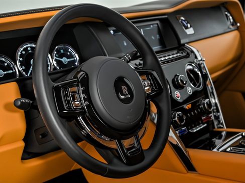 Used 2022 Rolls-Royce Cullinan w/ Dark Exterior Package image 26