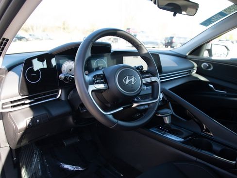 Used 2025 Hyundai Elantra SEL FWD image 16