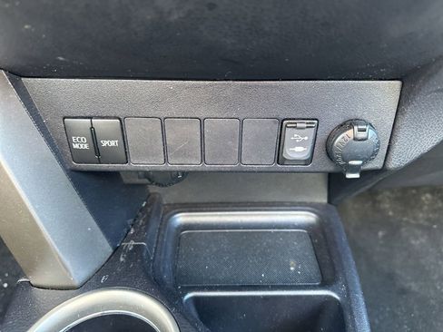 Used 2013 Toyota RAV4 XLE image 25