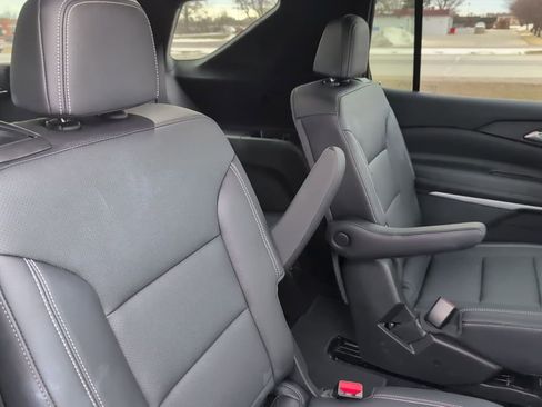 Used 2025 Chevrolet Traverse LT image 31