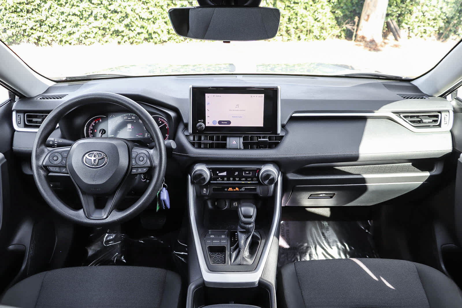Used 2023 Toyota RAV4 LE FWD image 13