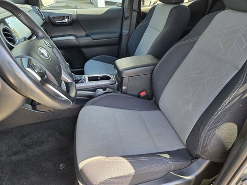 Used 2022 Toyota Tacoma TRD Off-Road w/ Technology Package RWD image 19