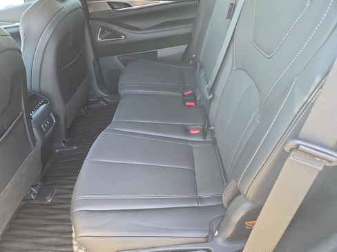 Used 2026 INFINITI QX60 Luxe w/ Cargo Package FWD image 9