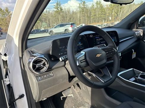 New 2025 Chevrolet Equinox LT w/ Safety and Technology Package image 10
