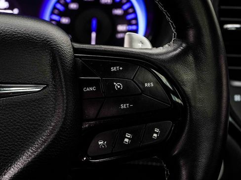 Used 2023 Chrysler 300 C image 26