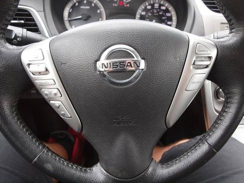 Used 2014 Nissan Sentra SR w/ SR Driver Package FWD image 9