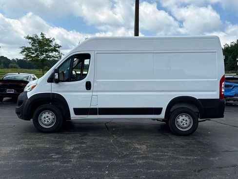 Used 2023 RAM ProMaster 2500 w/ Convenience Group FWD image 12