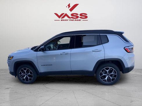Used 2025 Jeep Compass Limited AWD/4WD image 2