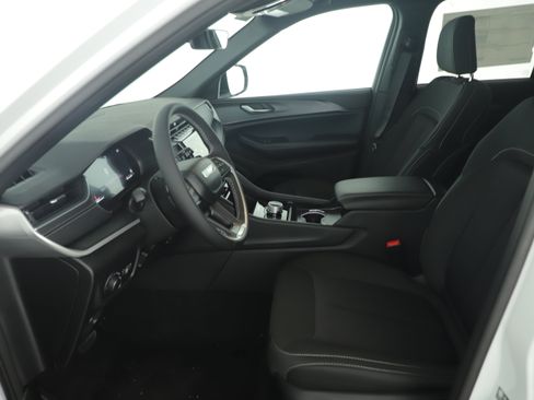 New 2025 Jeep Grand Cherokee Laredo image 19