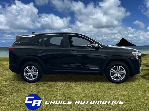 Used 2024 GMC Terrain SLE w/ LPO, Floor Liner Package image 9