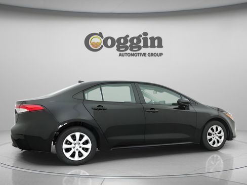 Used 2025 Toyota Corolla LE image 19